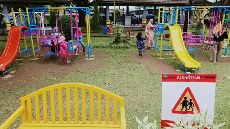 Tempat Bermain Anak Taman Andhang Pangrenan Purwokerto